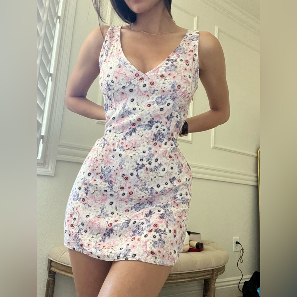 Aritzia Sunday Best floral mini dress